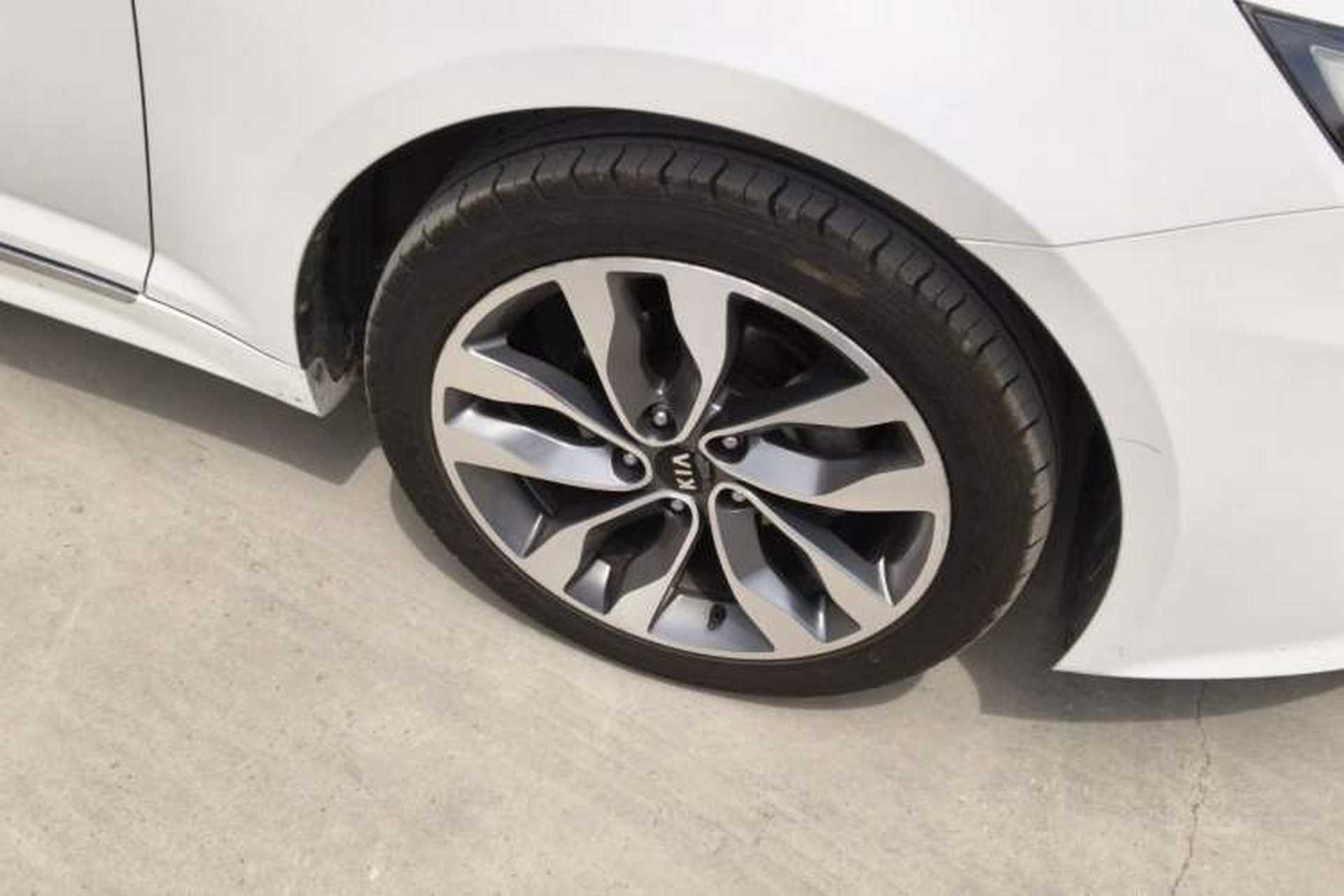 Used Kia K5 2014 2.0L Automatic LUXURY Right Front Wheel Hub