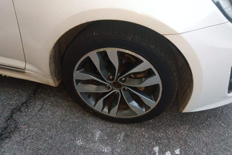 Used Kia K5 2014 2.0L Automatic LUXURY Right Front Wheel Hub