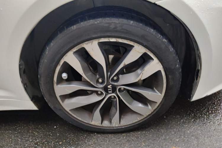 Used Kia K5 2014 2.0L Automatic LUXURY Right Front Wheel Hub