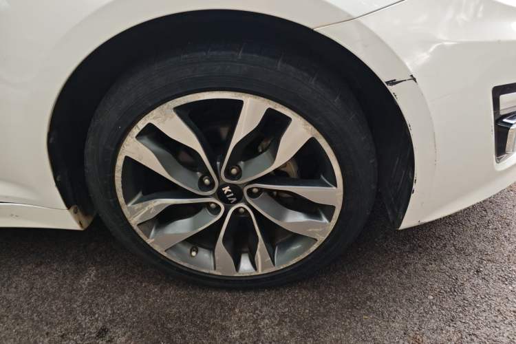 Used Kia K5 2014 2.0L Automatic LUXURY Right Front Wheel Hub