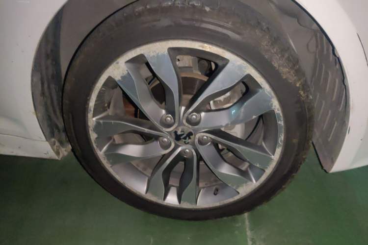 Used Kia K5 2014 2.0L Automatic LUXURY Right Front Wheel Hub