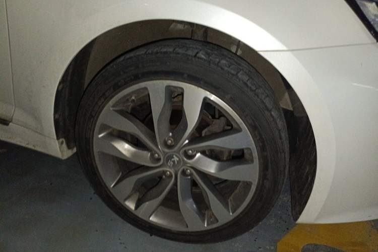Used Kia K5 2014 2.0L Automatic LUXURY Right Front Wheel Hub