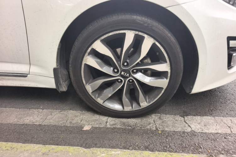 Used Kia K5 2014 2.0L Automatic LUXURY Right Front Wheel Hub
