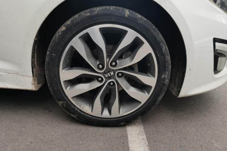 Used Kia K5 2014 2.0L Automatic LUXURY Right Front Wheel Hub