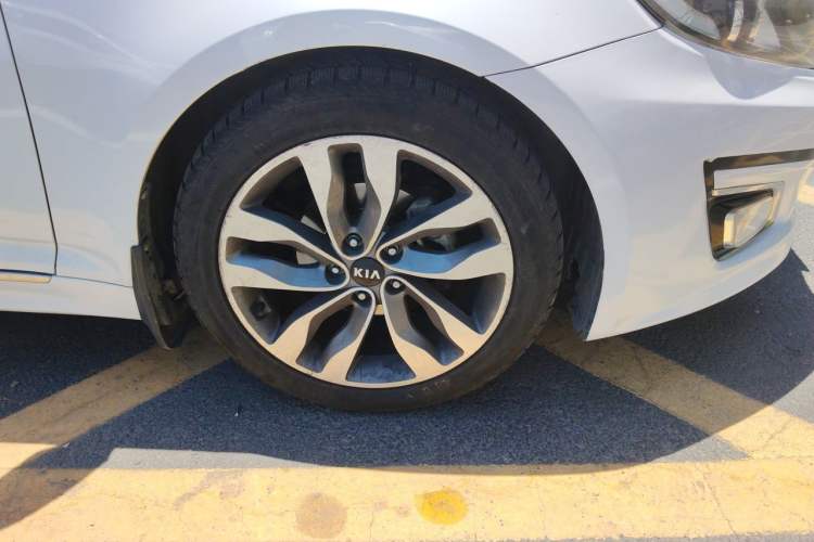 Used Kia K5 2014 2.0L Automatic LUXURY Right Front Wheel Hub
