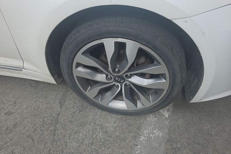 Used Kia K5 2014 2.0L Automatic LUXURY Right Front Wheel Hub