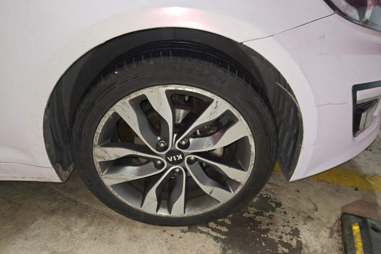 Used Kia K5 2014 2.0L Automatic LUXURY Right Front Wheel Hub