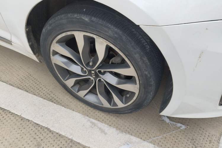 Used Kia K5 2014 2.0L Automatic LUXURY Right Front Wheel Hub