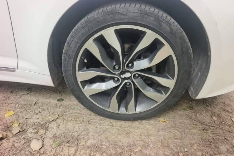 Used Kia K5 2014 2.0L Automatic LUXURY Right Front Wheel Hub