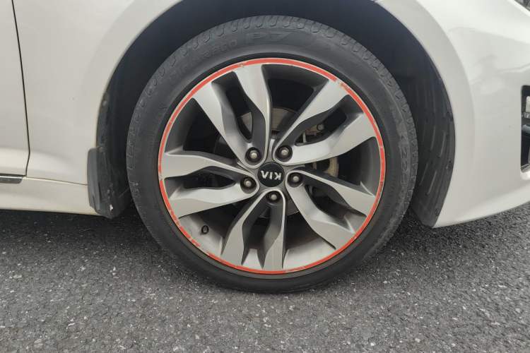 Used Kia K5 2014 2.0L Automatic LUXURY Right Front Wheel Hub