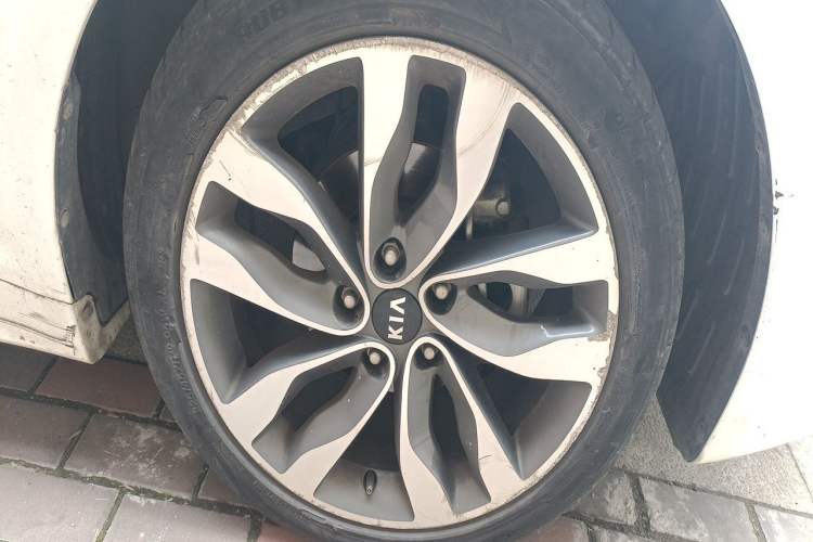 Used Kia K5 2014 2.0L Automatic LUXURY Right Front Wheel Hub