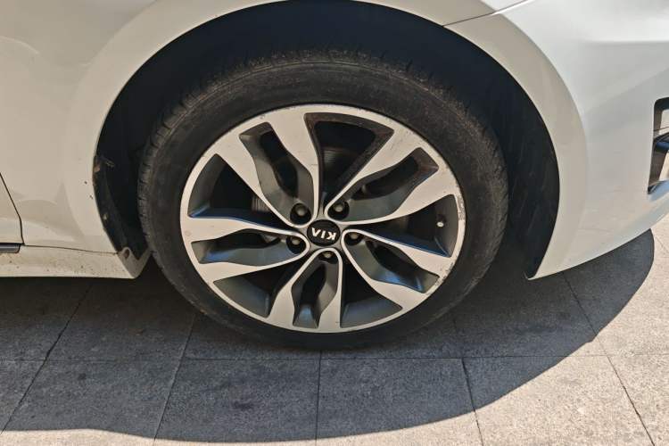 Used Kia K5 2014 2.0L Automatic LUXURY Right Front Wheel Hub