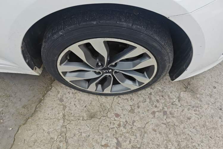 Used Kia K5 2014 2.0L Automatic LUXURY Right Front Wheel Hub