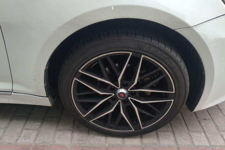 Used Kia K5 2014 2.0L Automatic LUXURY Right Front Wheel Hub