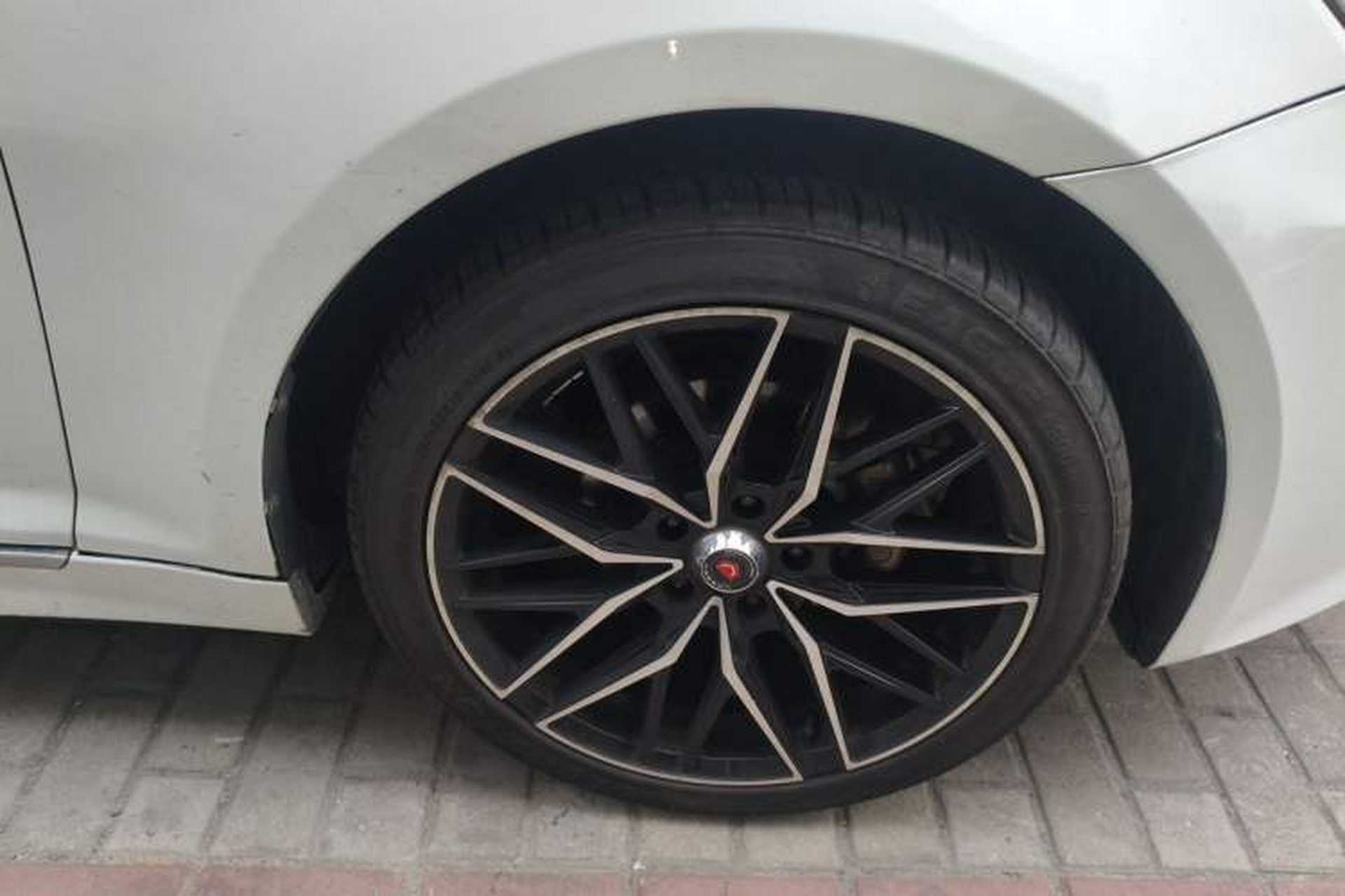 Used Kia K5 2014 2.0L Automatic LUXURY Right Front Wheel Hub
