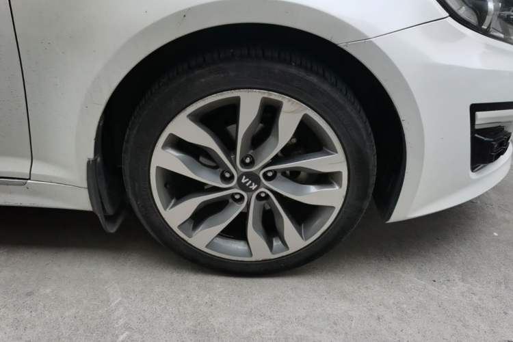 Used Kia K5 2014 2.0L Automatic LUXURY Right Front Wheel Hub