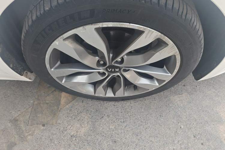 Used Kia K5 2014 2.0L Automatic LUXURY Right Front Wheel Hub