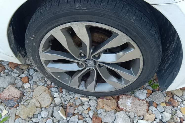 Used Kia K5 2014 2.0L Automatic LUXURY Right Front Wheel Hub