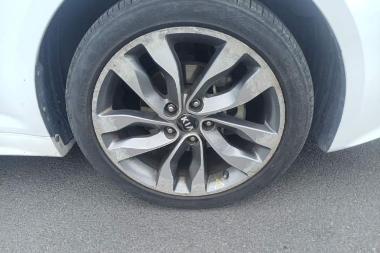 Used Kia K5 2014 2.0L Automatic LUXURY Right Front Wheel Hub