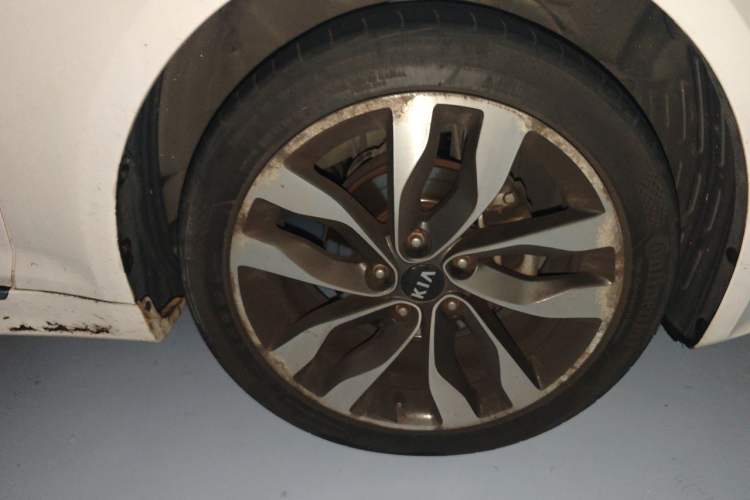 Used Kia K5 2014 2.0L Automatic LUXURY Right Front Wheel Hub
