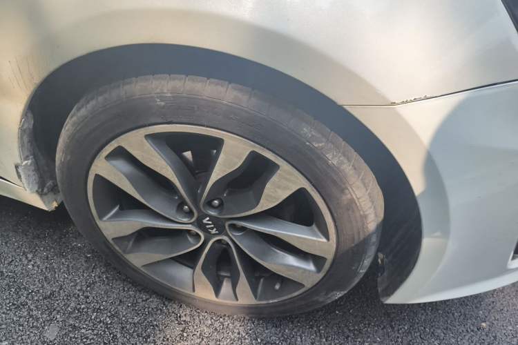 Used Kia K5 2014 2.0L Automatic LUXURY Right Front Wheel Hub
