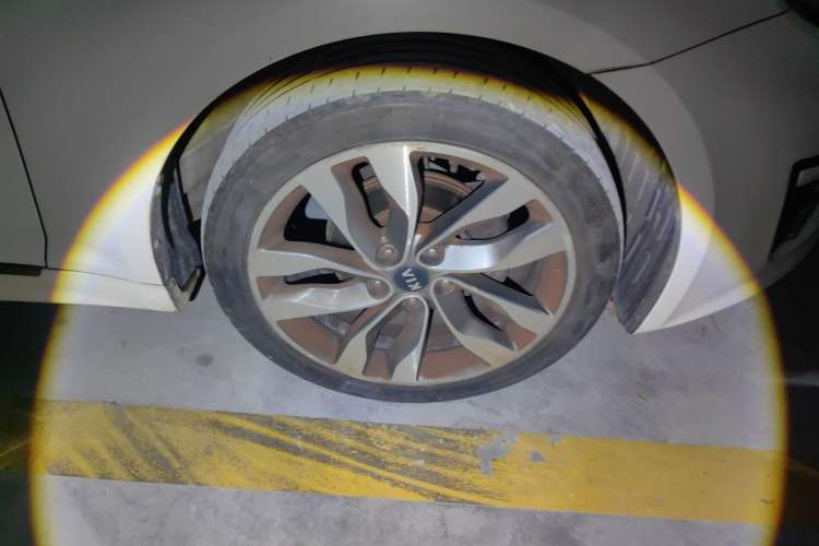 Used Kia K5 2014 2.0L Automatic PREMIUM Right Front Wheel Hub