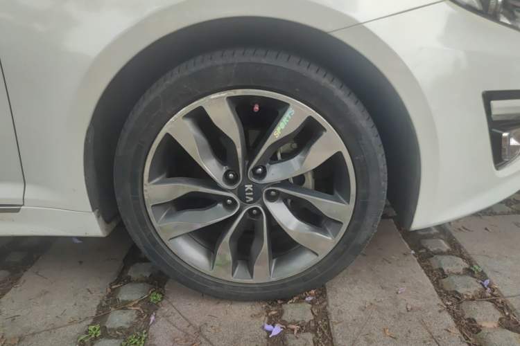 Used Kia K5 2014 2.0L Automatic LUXURY Right Front Wheel Hub