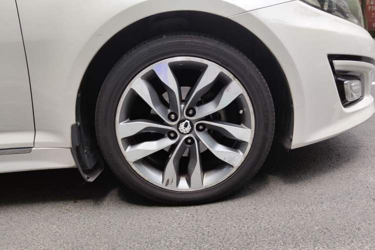 Used Kia K5 2014 2.0L Automatic LUXURY Right Front Wheel Hub