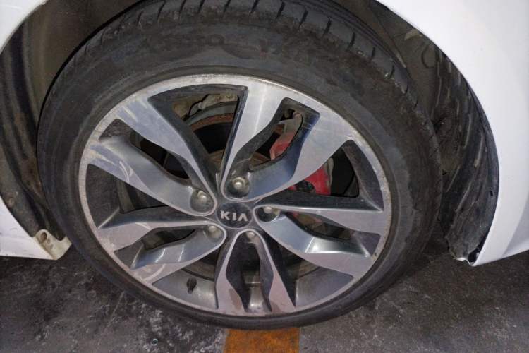 Used Kia K5 2014 2.0L Automatic LUXURY Right Front Wheel Hub