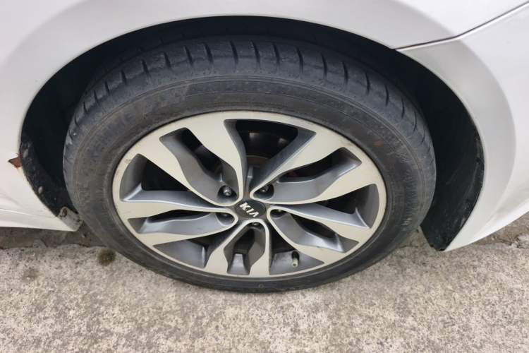 Used Kia K5 2014 2.0L Automatic LUXURY Right Front Wheel Hub