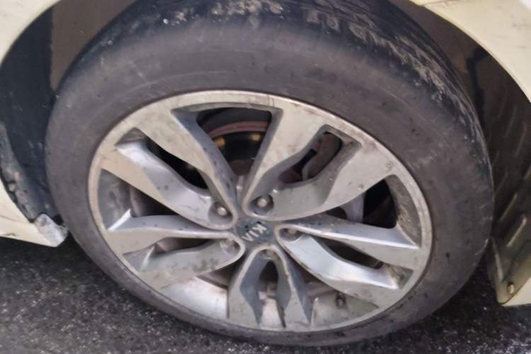 Used Kia K5 2014 2.0L Automatic LUXURY Right Front Wheel Hub