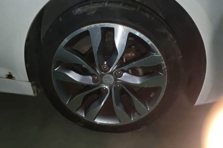 Used Kia K5 2014 2.0L Automatic LUXURY Right Front Wheel Hub