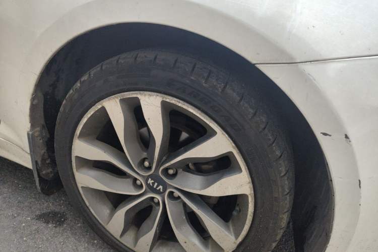 Used Kia K5 2014 2.0L Automatic LUXURY Right Front Wheel Hub