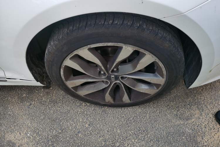 Used Kia K5 2014 2.0L Automatic LUXURY Right Front Wheel Hub