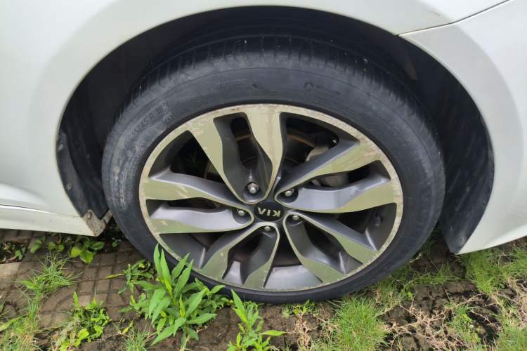 Used Kia K5 2014 2.0L Automatic LUXURY Right Front Wheel Hub