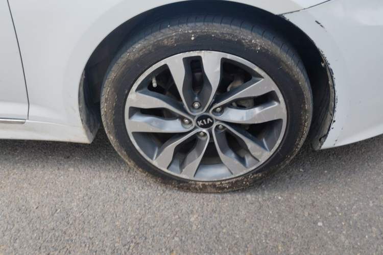 Used Kia K5 2014 2.0L Automatic LUXURY Right Front Wheel Hub