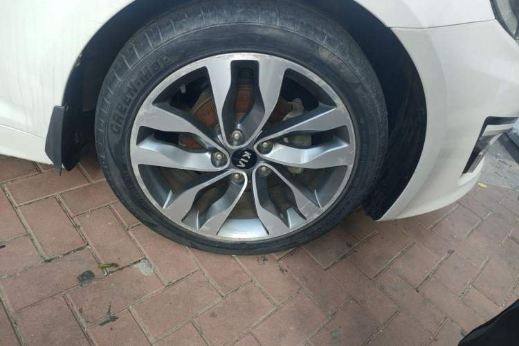 Used Kia K5 2014 2.0L Automatic LUXURY Right Front Wheel Hub