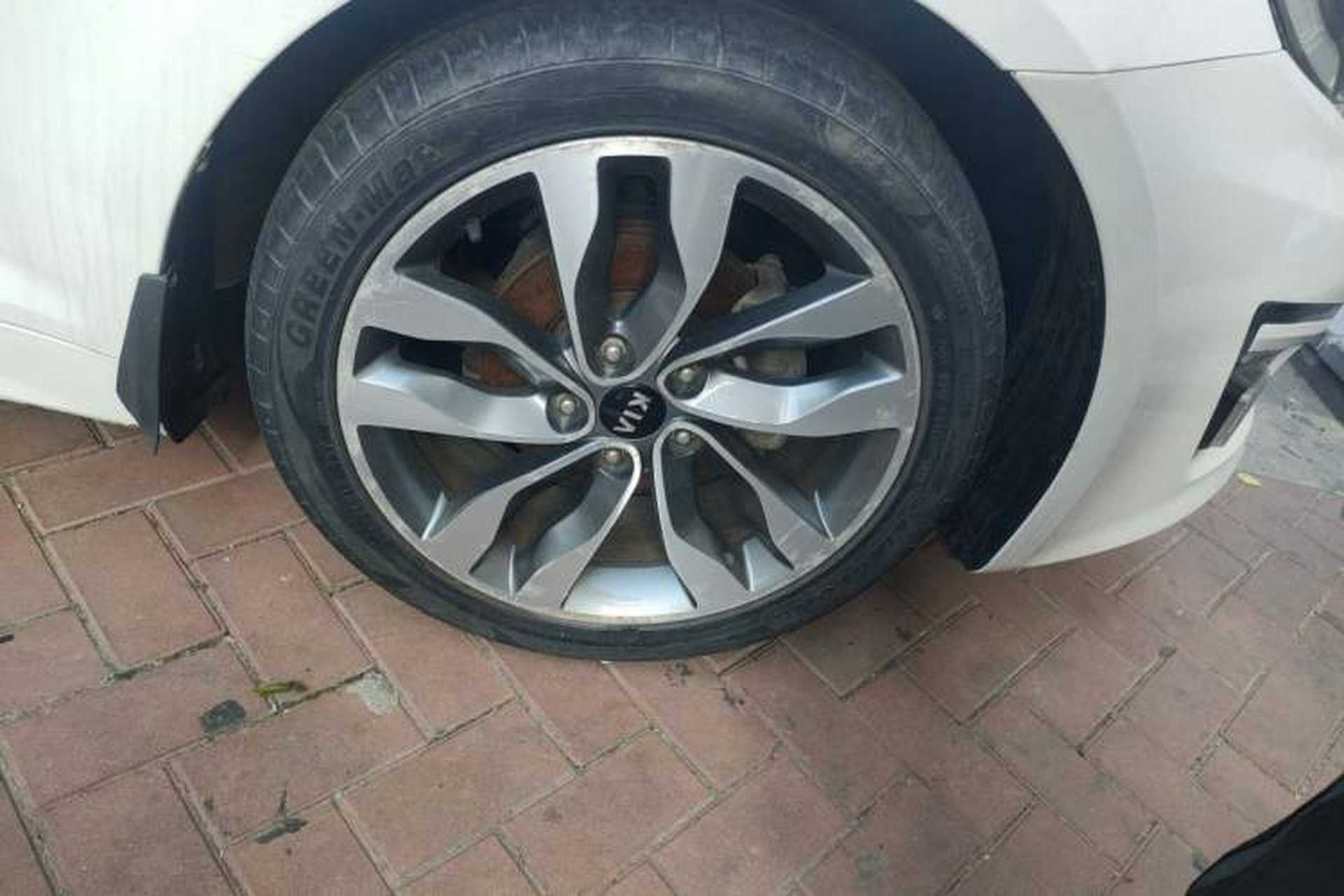 Used Kia K5 2014 2.0L Automatic LUXURY Right Front Wheel Hub