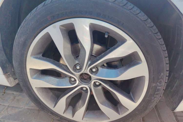 Used Kia K5 2014 2.0L Automatic LUXURY Right Front Wheel Hub