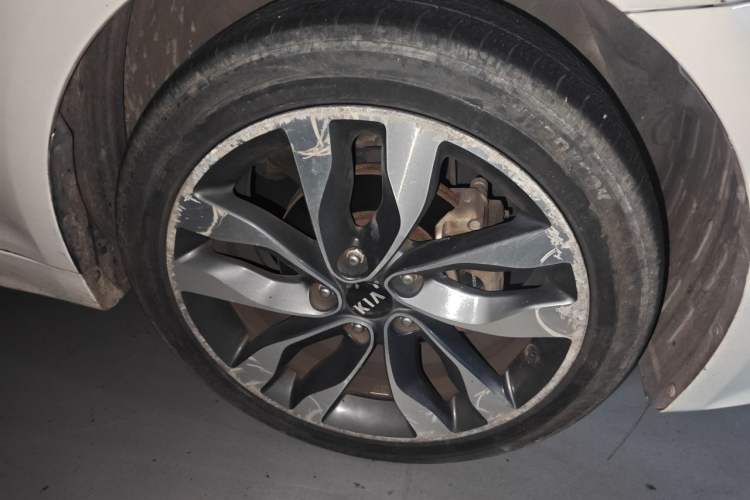 Used Kia K5 2014 2.0L Automatic LUXURY Right Front Wheel Hub