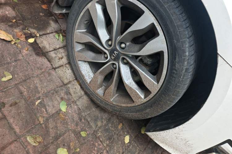 Used Kia K5 2014 2.0L Automatic LUXURY Right Front Wheel Hub