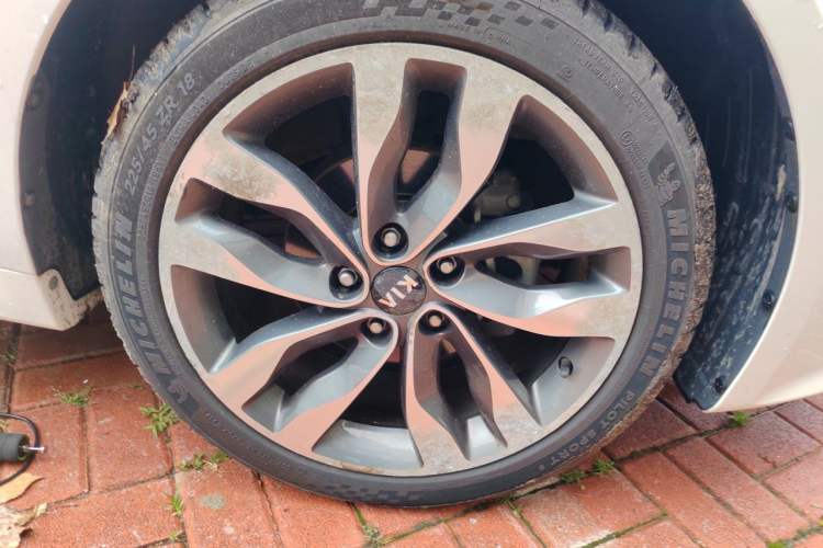 Used Kia K5 2014 2.0L Automatic LUXURY Right Front Wheel Hub