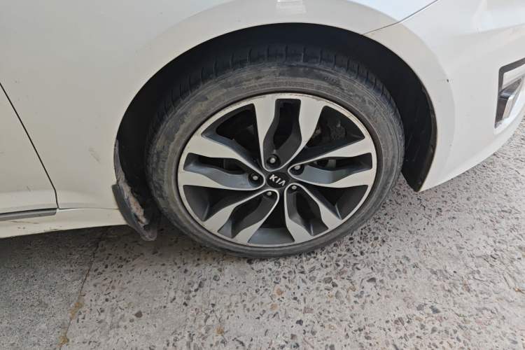 Used Kia K5 2014 2.0L Automatic LUXURY Right Front Wheel Hub