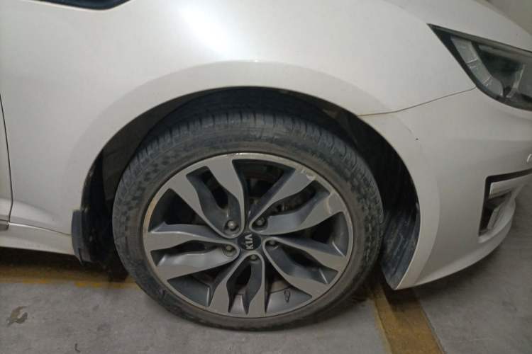 Used Kia K5 2014 2.0L Automatic LUXURY Right Front Wheel Hub