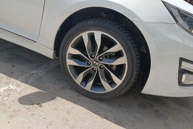 Used Kia K5 2014 2.0L Automatic LUXURY Right Front Wheel Hub