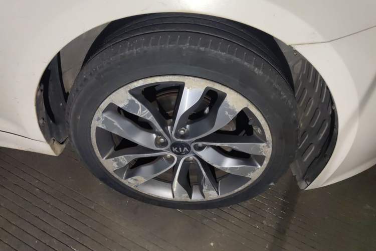 Used Kia K5 2014 2.0L Automatic LUXURY Right Front Wheel Hub