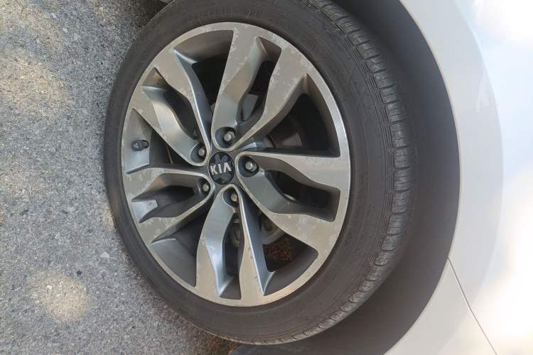 Used Kia K5 2014 2.0L Automatic LUXURY Right Front Wheel Hub