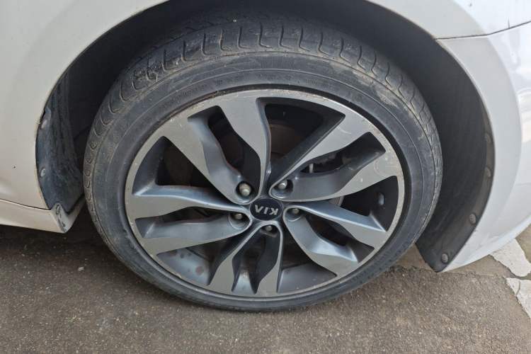 Used Kia K5 2014 2.0L Automatic LUXURY Right Front Wheel Hub