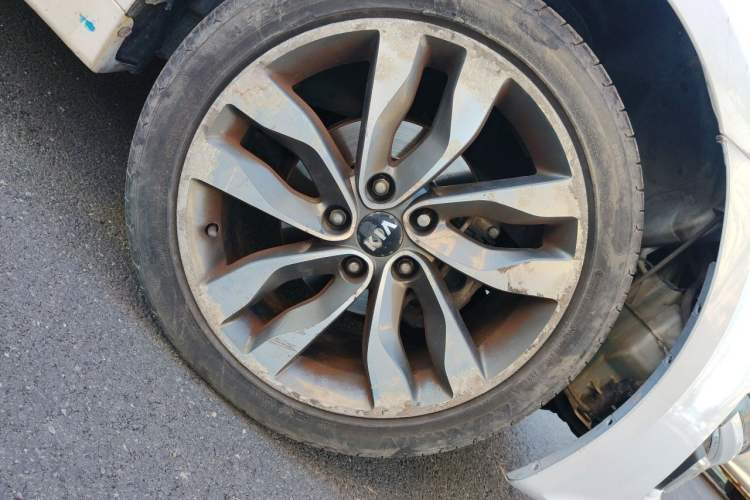 Used Kia K5 2014 2.0L Automatic LUXURY Right Front Wheel Hub