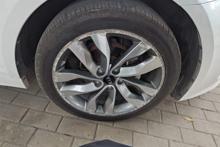Used Kia K5 2014 2.0L Automatic LUXURY Right Front Wheel Hub